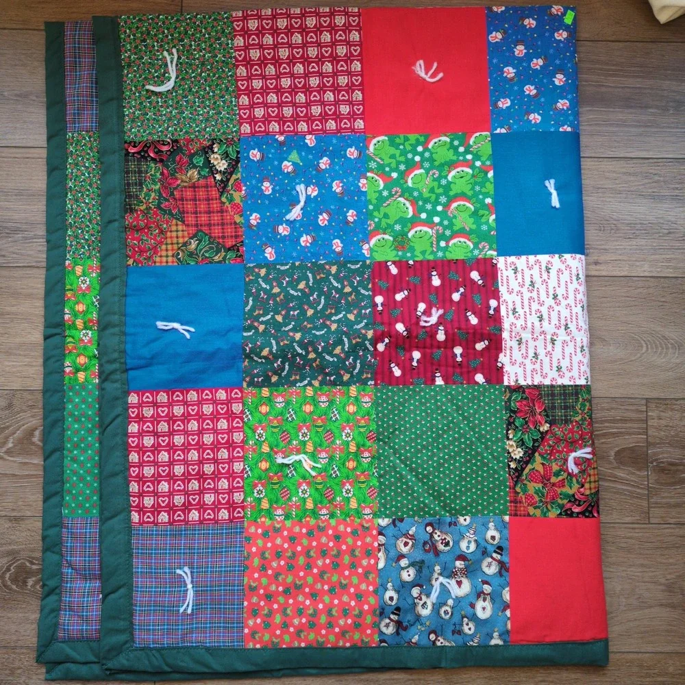 Handmade Patchwork Holiday Christmas Quilt - Twin Size Red Green Ties 60x74‎